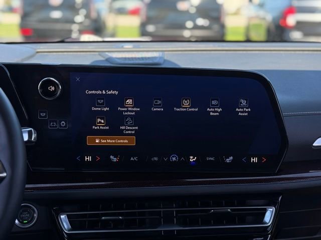 Used 2025 Chevrolet Traverse Z71 w/ Enhanced Driving Package AWD/4WD image 25