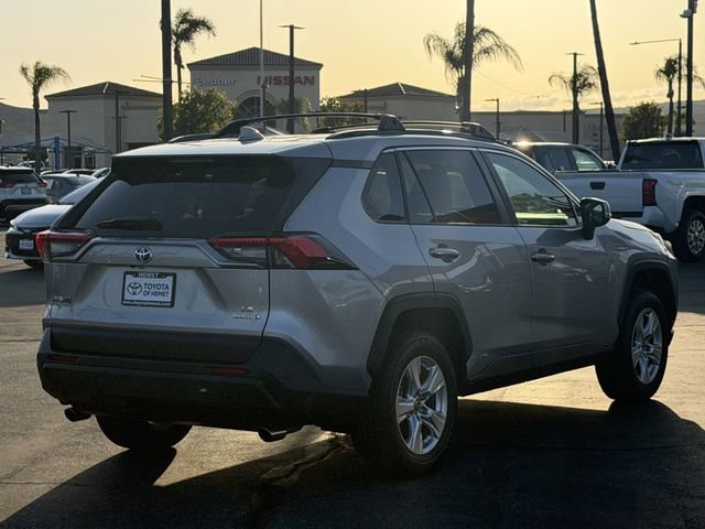 Used 2021 Toyota RAV4 LE AWD/4WD image 5