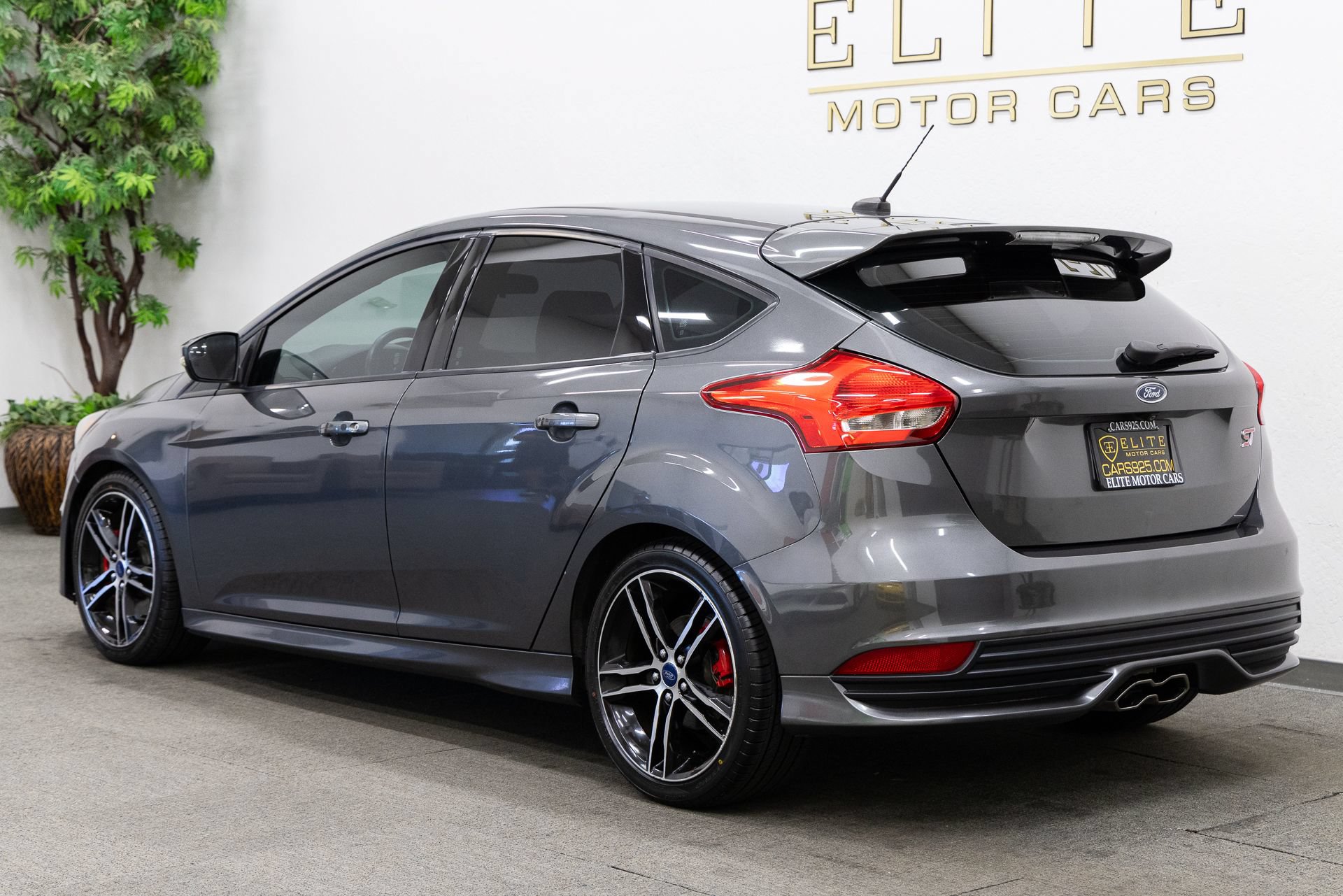 Used 2016 Ford Focus ST w/ Equipment Group 402A FWD image 3