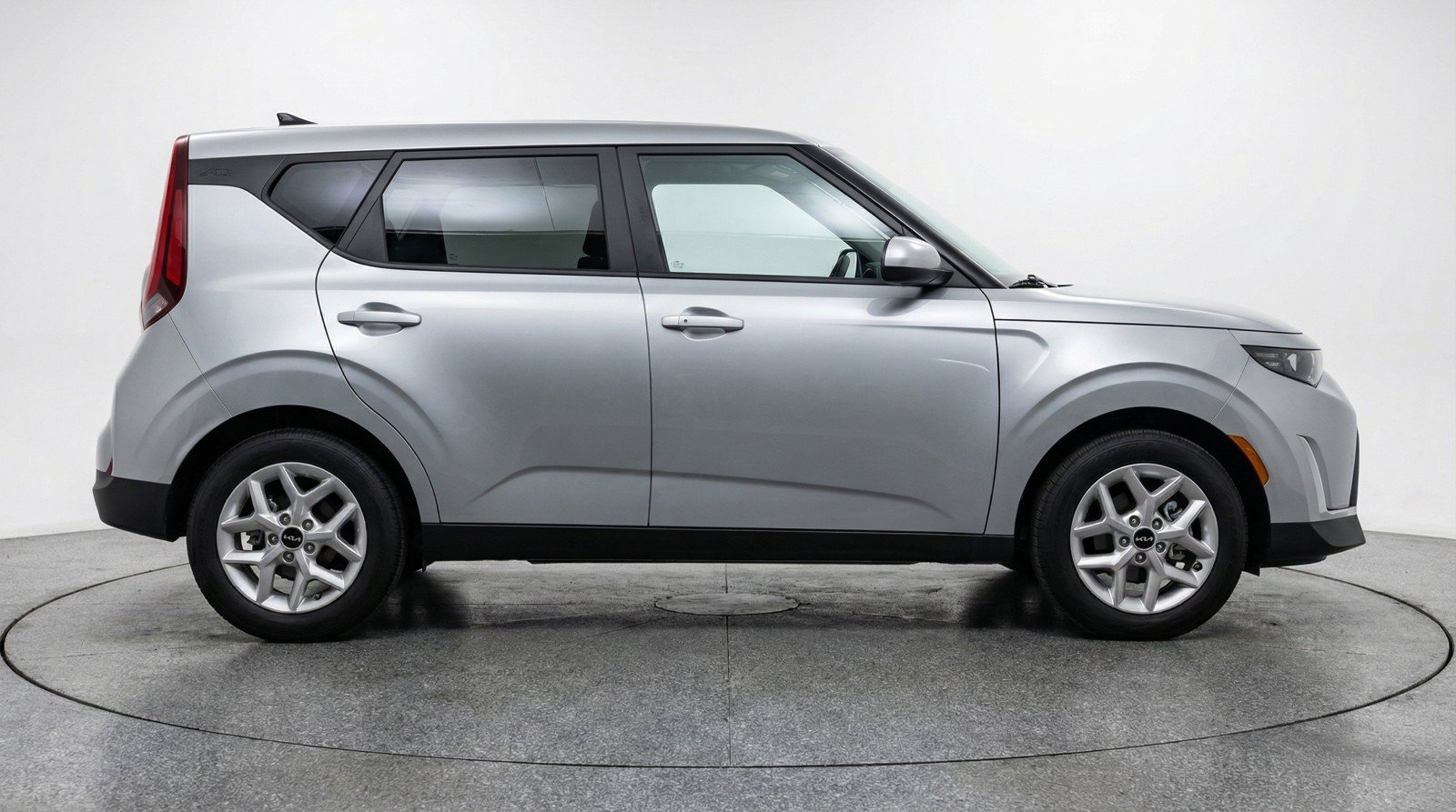 Used 2025 Kia Soul LX w/ LX Technology Package FWD image 11