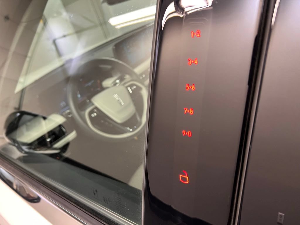 Used 2026 Lincoln Aviator Reserve AWD/4WD image 30