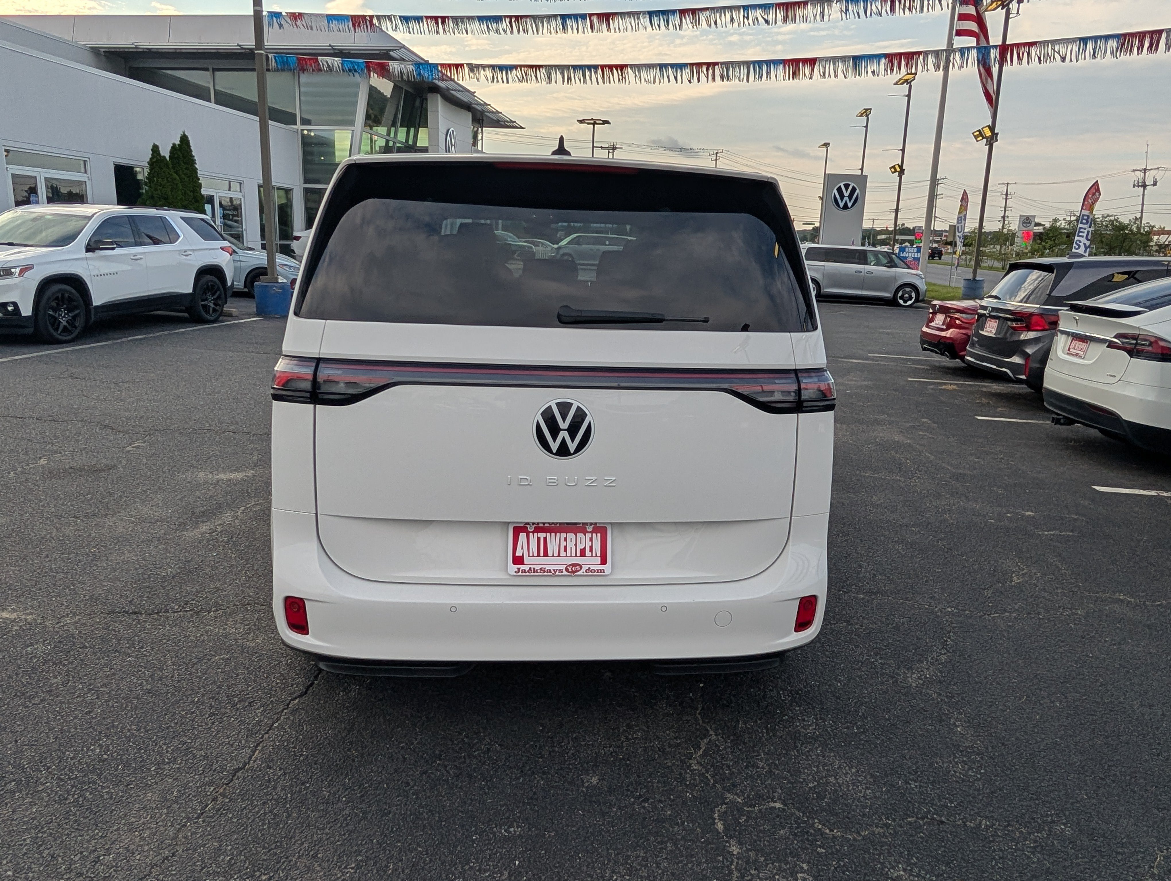 Used 2025 Volkswagen ID. Buzz Pro S Plus RWD image 4