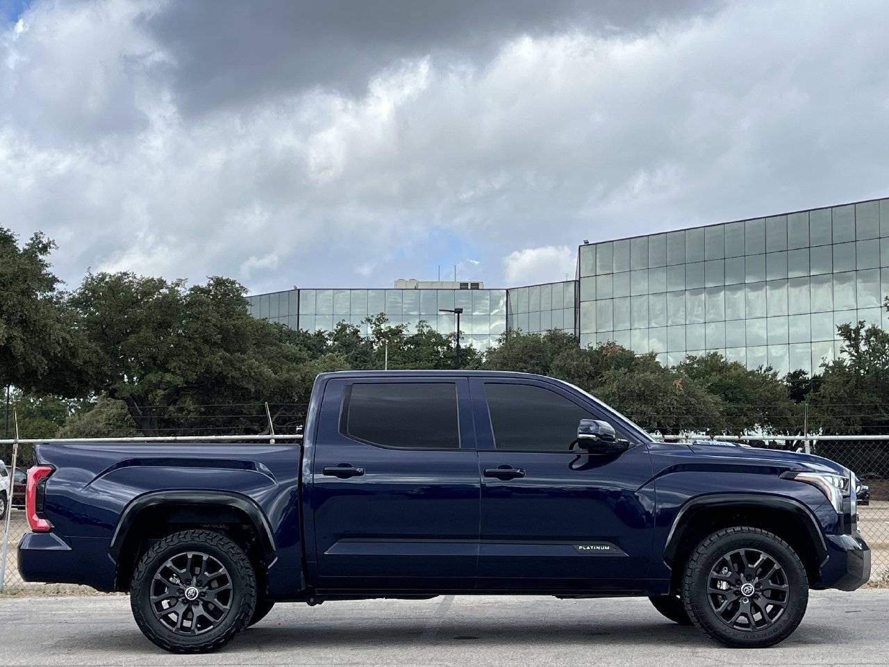 Used 2024 Toyota Tundra Platinum AWD/4WD image 3