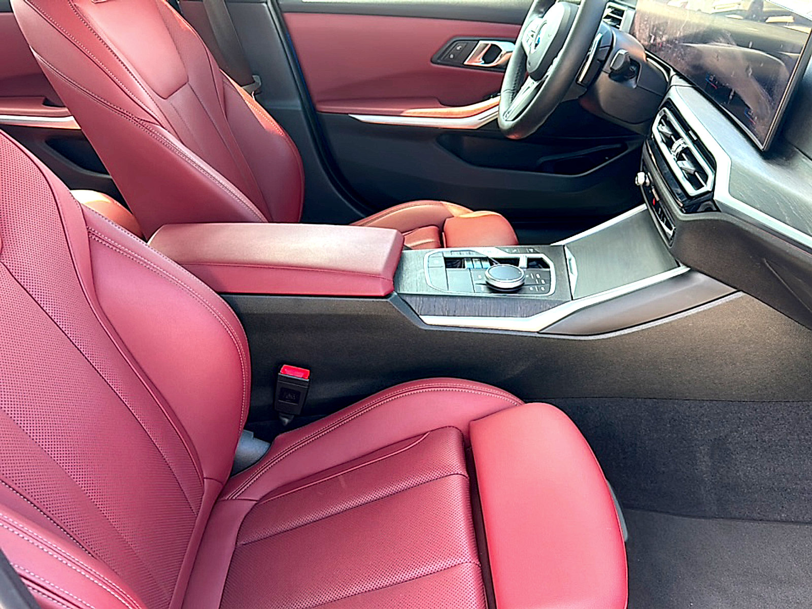 Used 2024 BMW 330i Sedan w/ M Sport Package RWD image 24