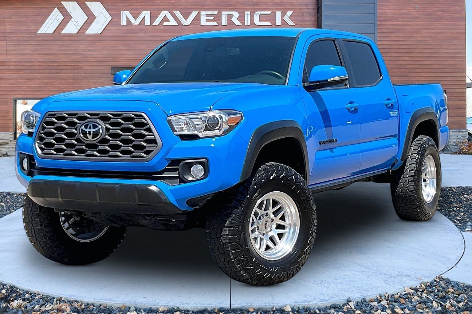 Used 2021 Toyota Tacoma TRD Off-Road w/ Technology Package AWD/4WD image 3