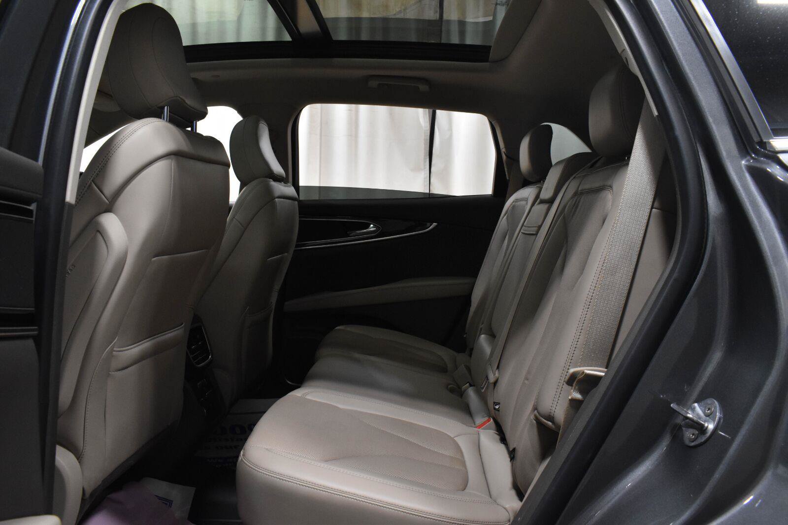 Used 2023 Lincoln Nautilus Reserve AWD/4WD image 5