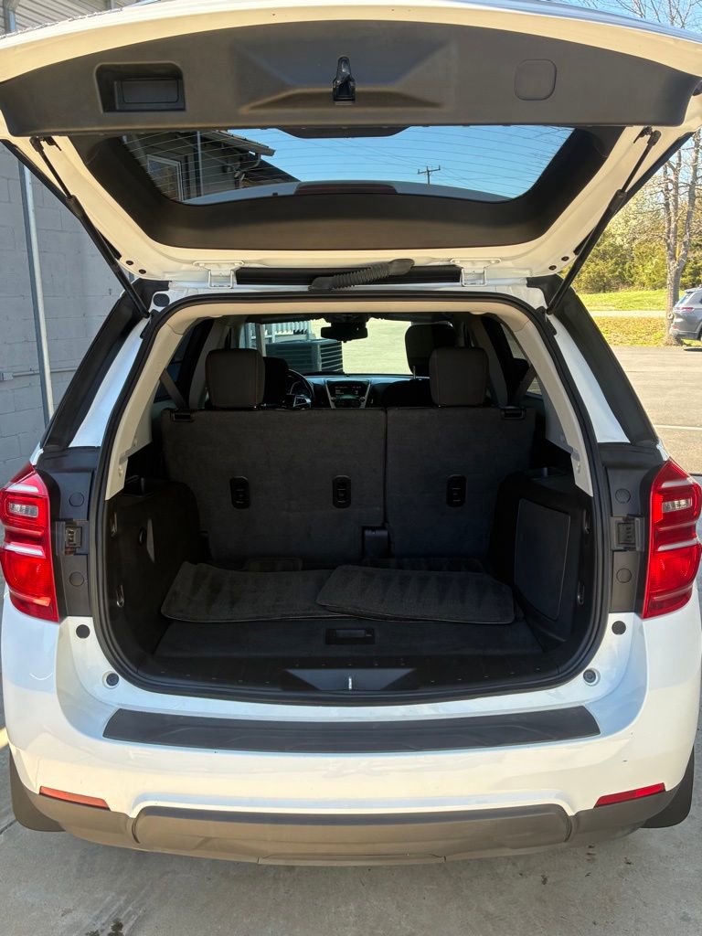 Used 2017 Chevrolet Equinox LT image 35