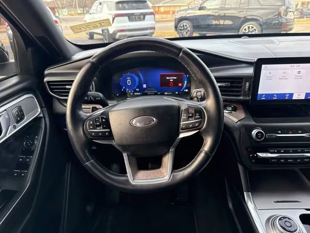 Used 2020 Ford Explorer Platinum image 3