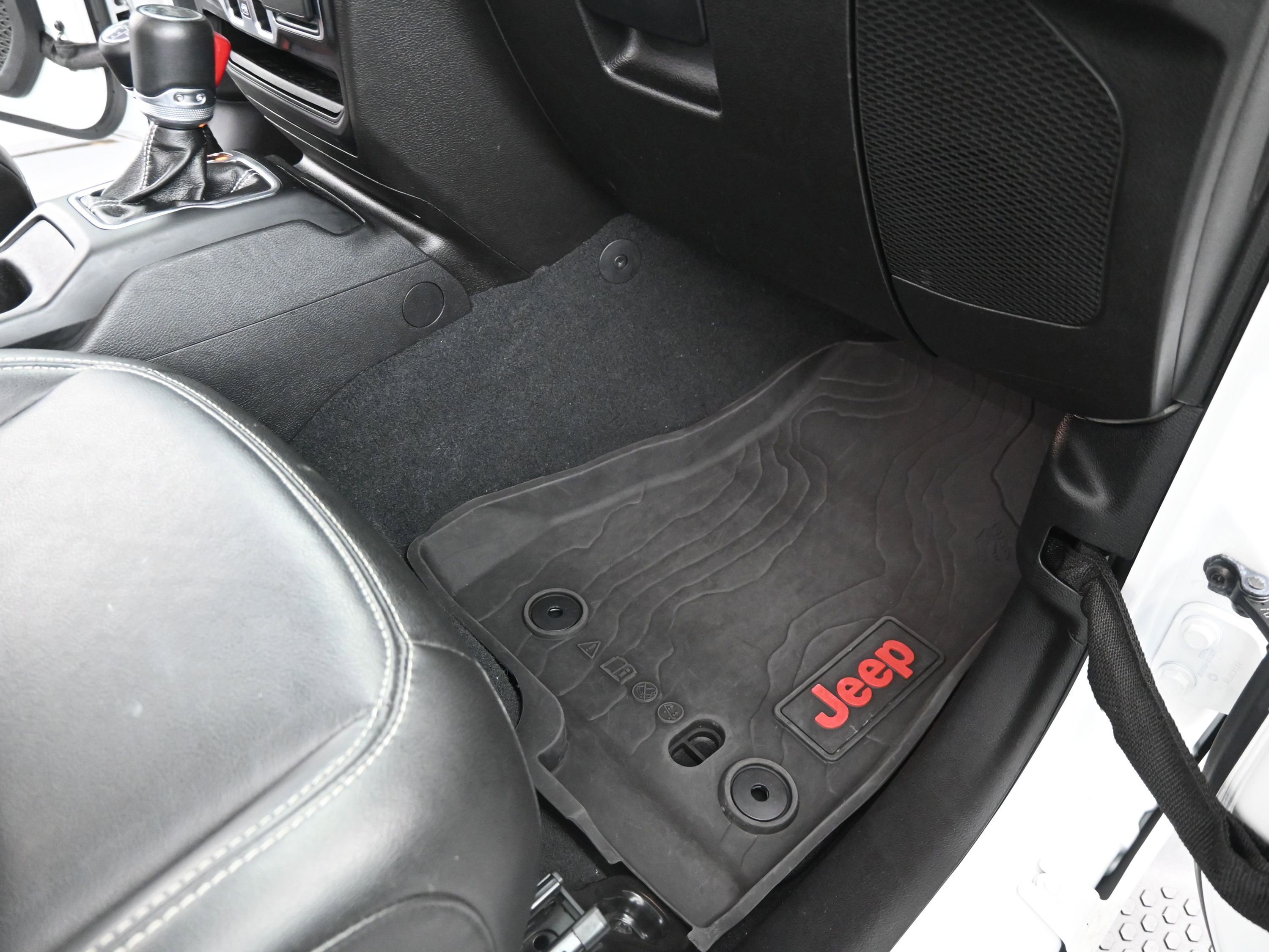Used 2023 Jeep Wrangler Sahara image 21