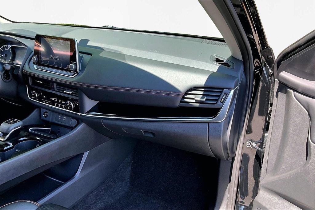 Used 2025 Nissan Rogue SV w/ Rock Creek Premium Package image 21