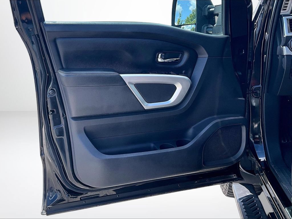 Used 2017 Nissan Titan PRO-4X AWD/4WD image 25