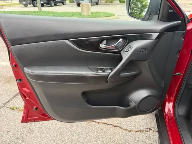 Used 2019 Nissan Rogue SL w/ Premium Package AWD/4WD image 16