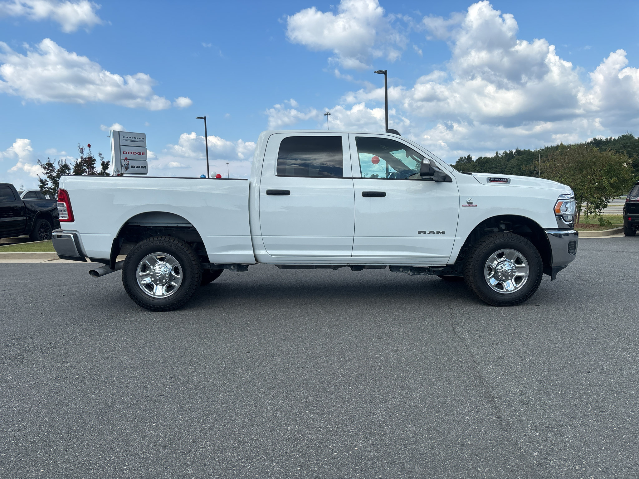Used 2022 RAM 2500 Tradesman w/ Chrome Appearance Group AWD/4WD image 9