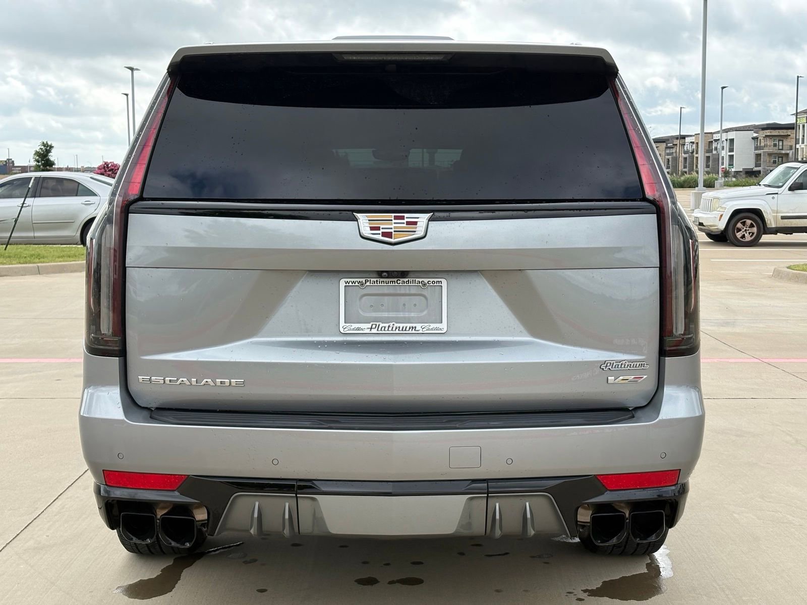 Used 2024 Cadillac Escalade ESV V w/ Heavy-Duty Trailer Package AWD/4WD image 6