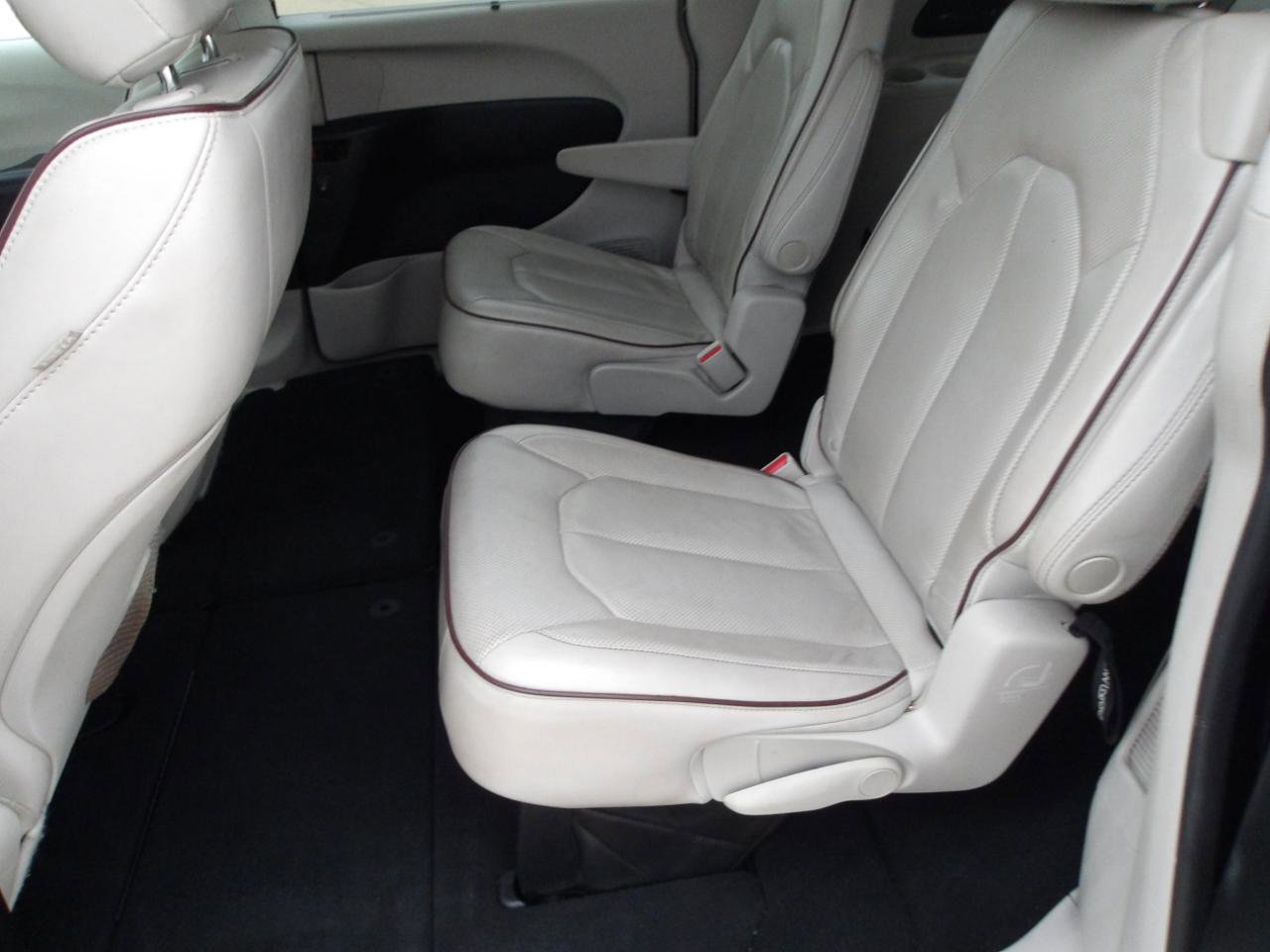Used 2020 Chrysler Pacifica Limited FWD image 16