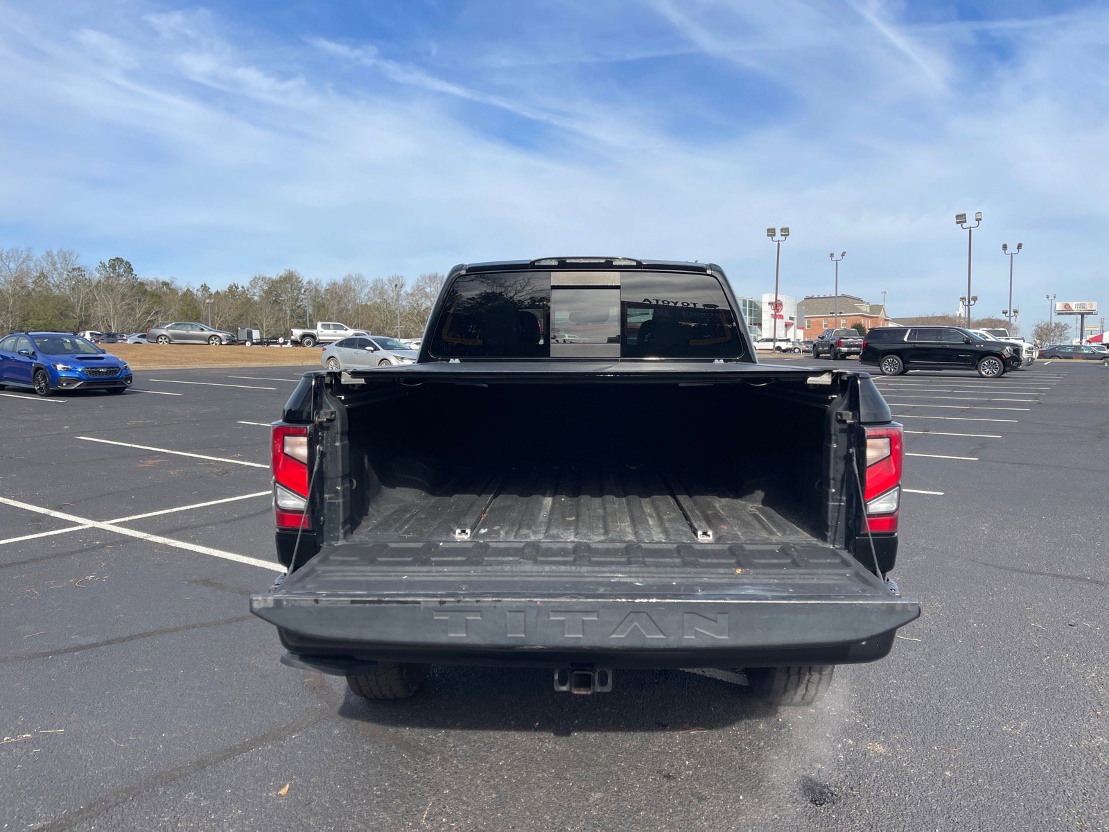 Used 2021 Nissan Titan PRO-4X w/ Pro-4x Convenience Package image 16