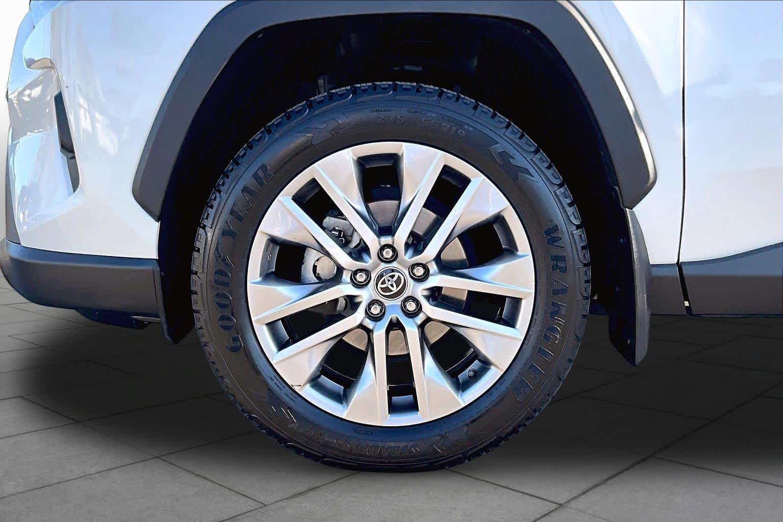 Used 2022 Toyota RAV4 XLE Premium FWD image 10