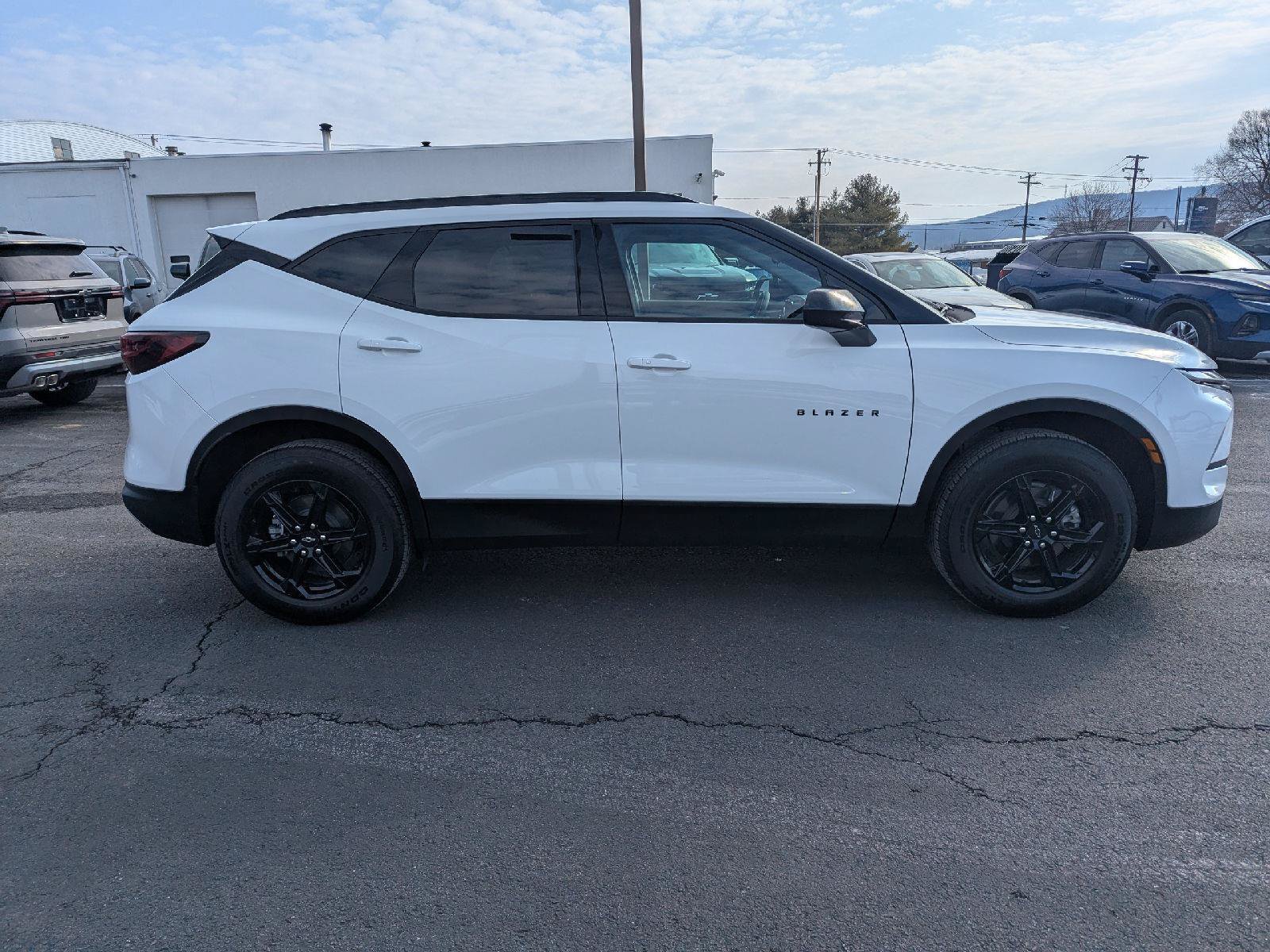 New 2026 Chevrolet Blazer LT w/ Midnight/Sport Edition AWD/4WD image 18