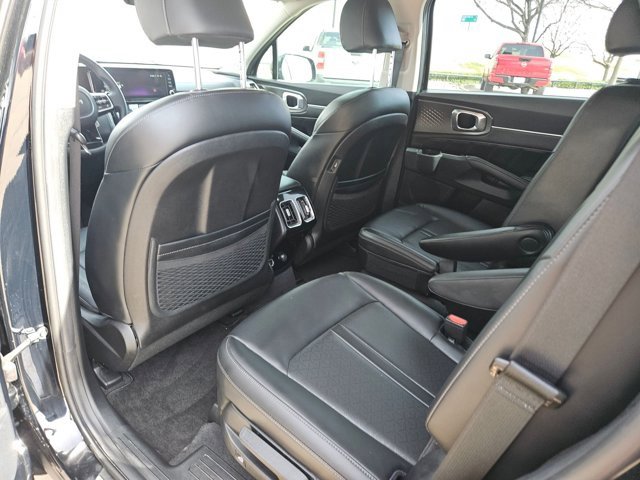 Used 2023 Kia Sorento SX image 11