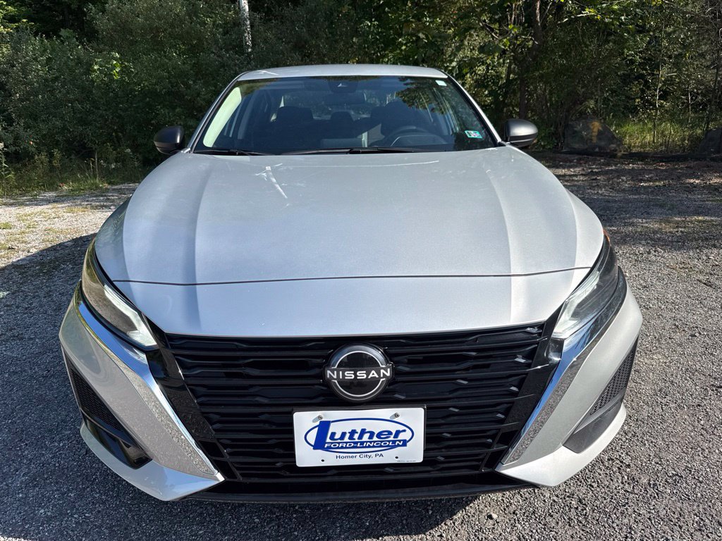 Used 2024 Nissan Altima 2.5 SV FWD image 2