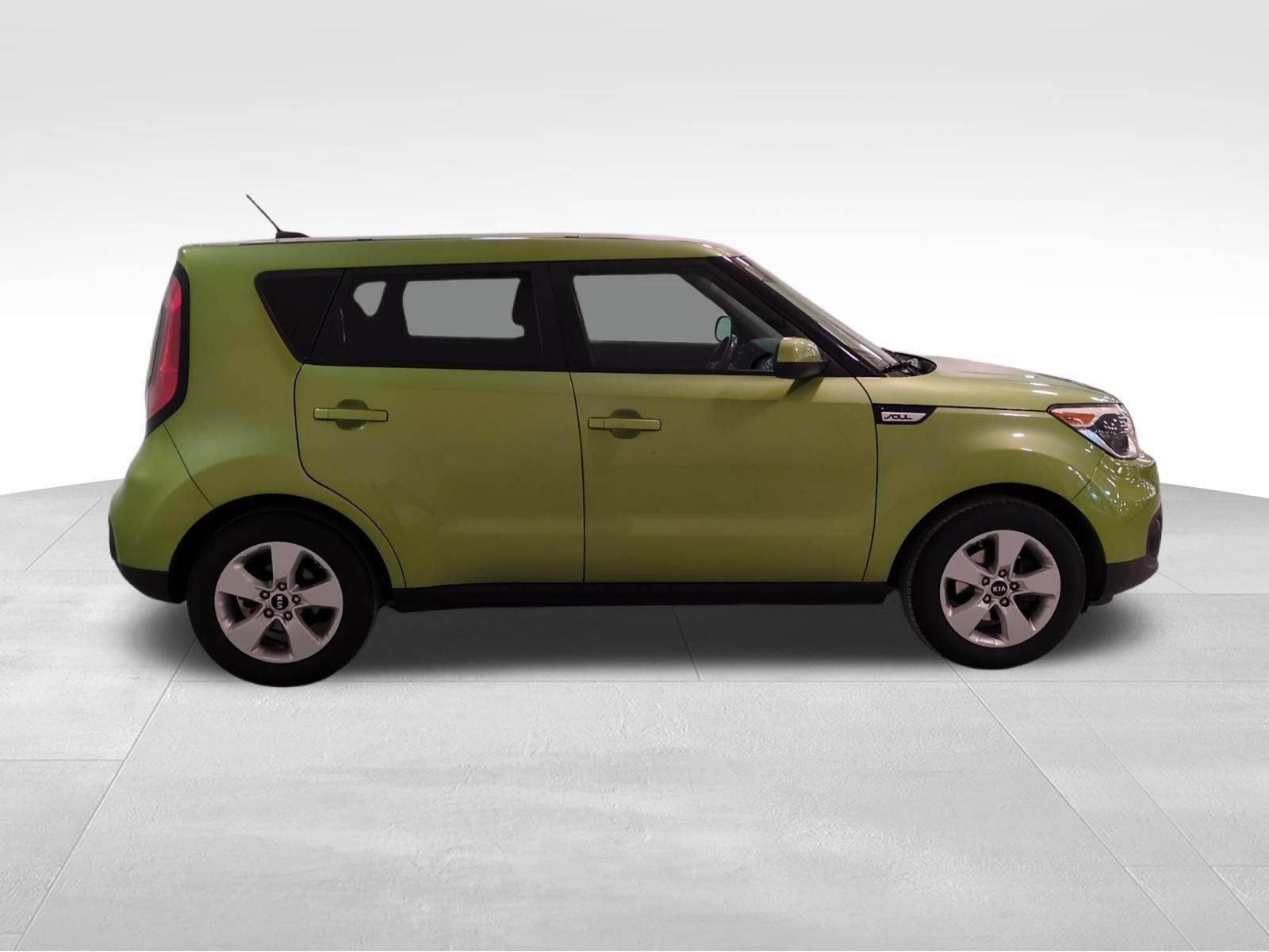 Used 2018 Kia Soul Base image 3