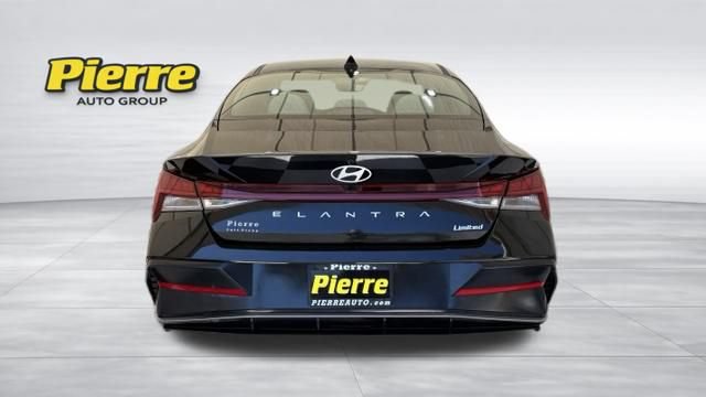 Used 2025 Hyundai Elantra Limited FWD image 3