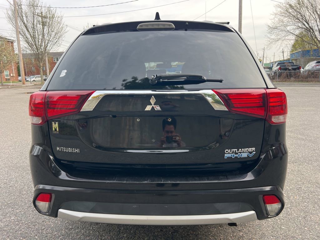 Used 2018 Mitsubishi Outlander 4WD Plug-In Hybrid image 4
