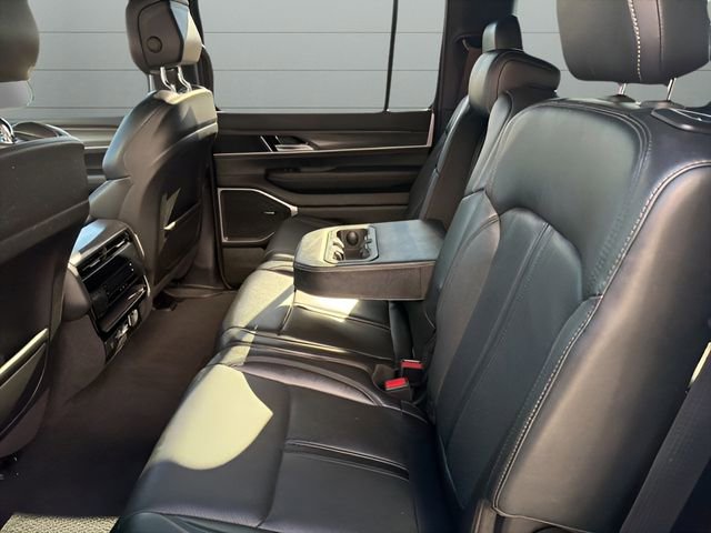 Used 2023 Jeep Wagoneer L Series II image 14