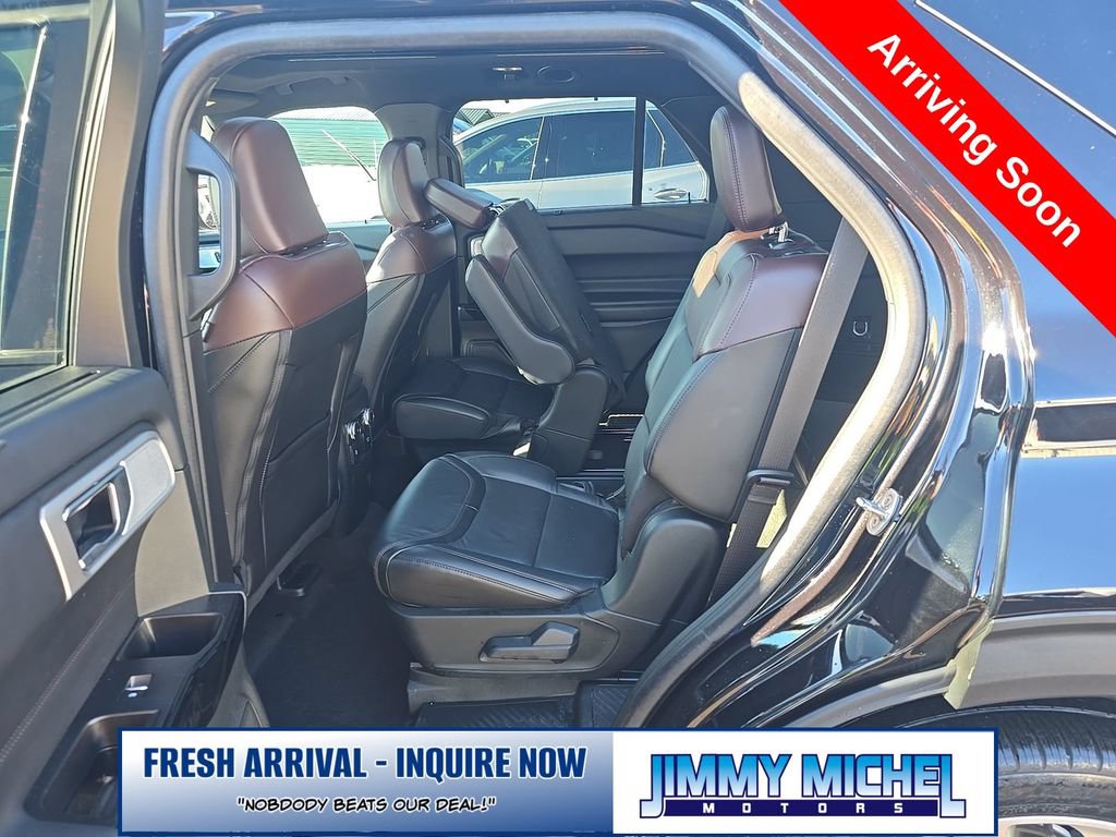 Used 2023 Ford Explorer Platinum w/ Technology Package AWD/4WD image 4