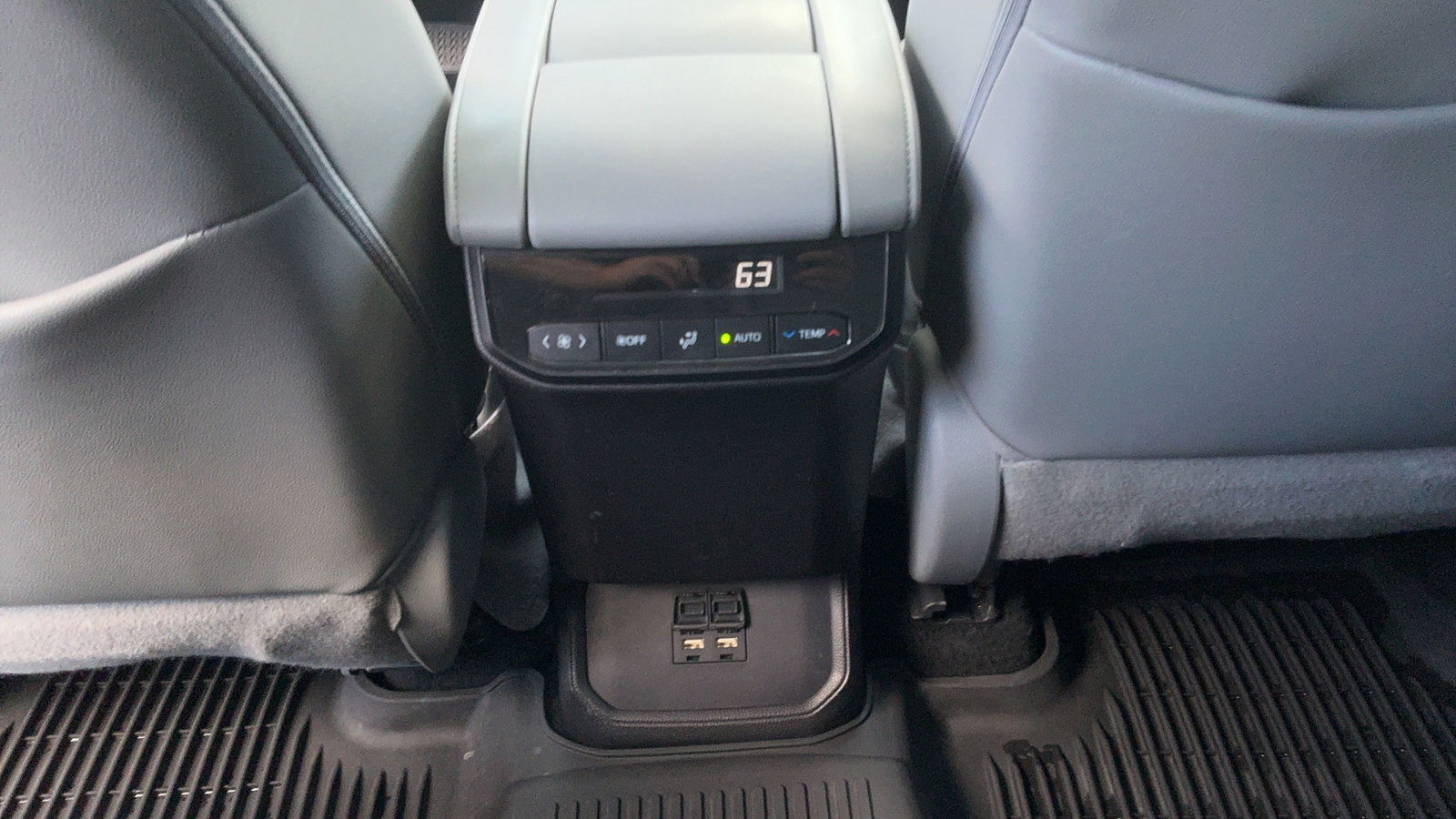 Used 2021 Toyota Highlander XLE AWD/4WD image 42