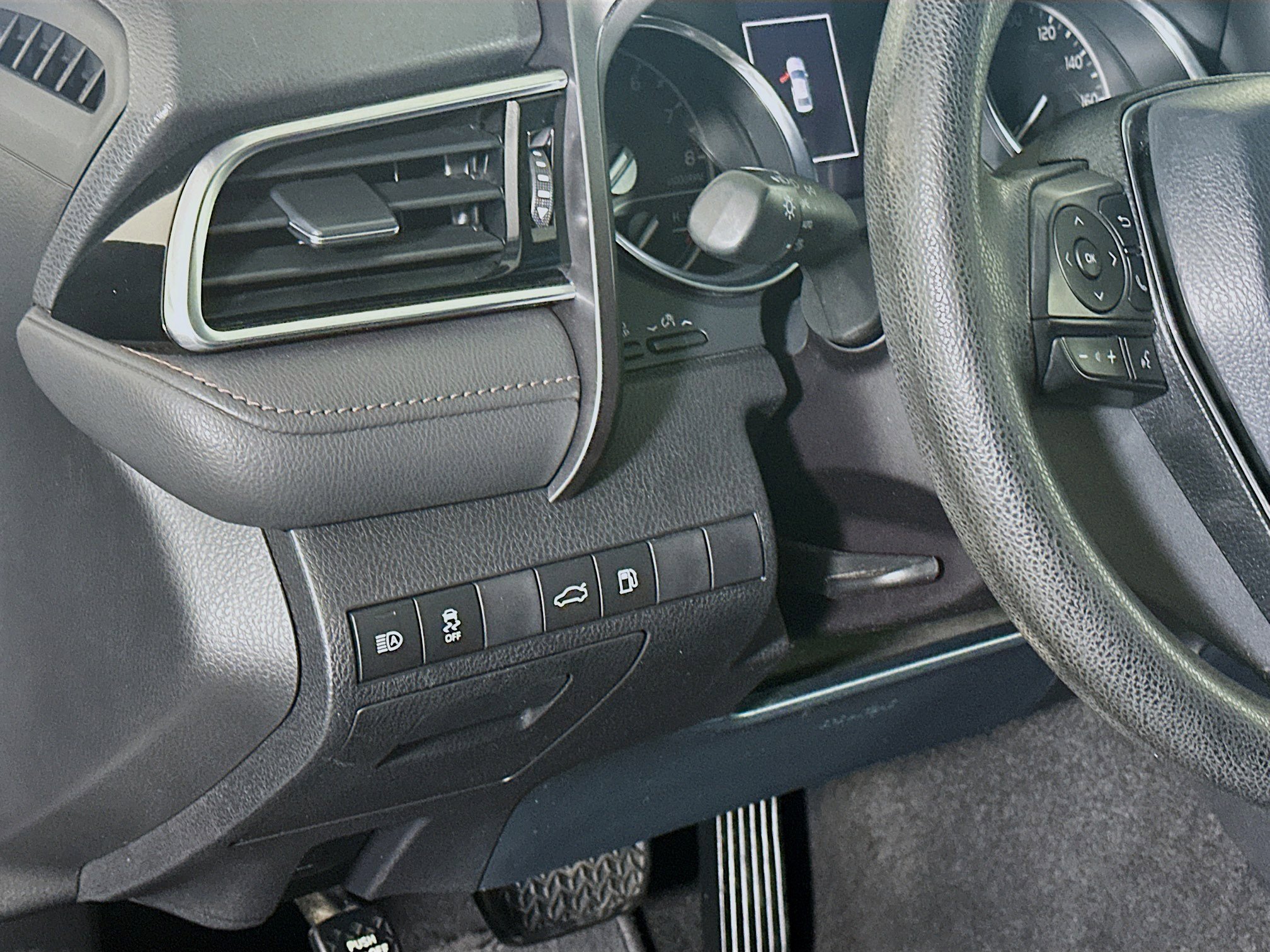 Used 2018 Toyota Camry LE image 16