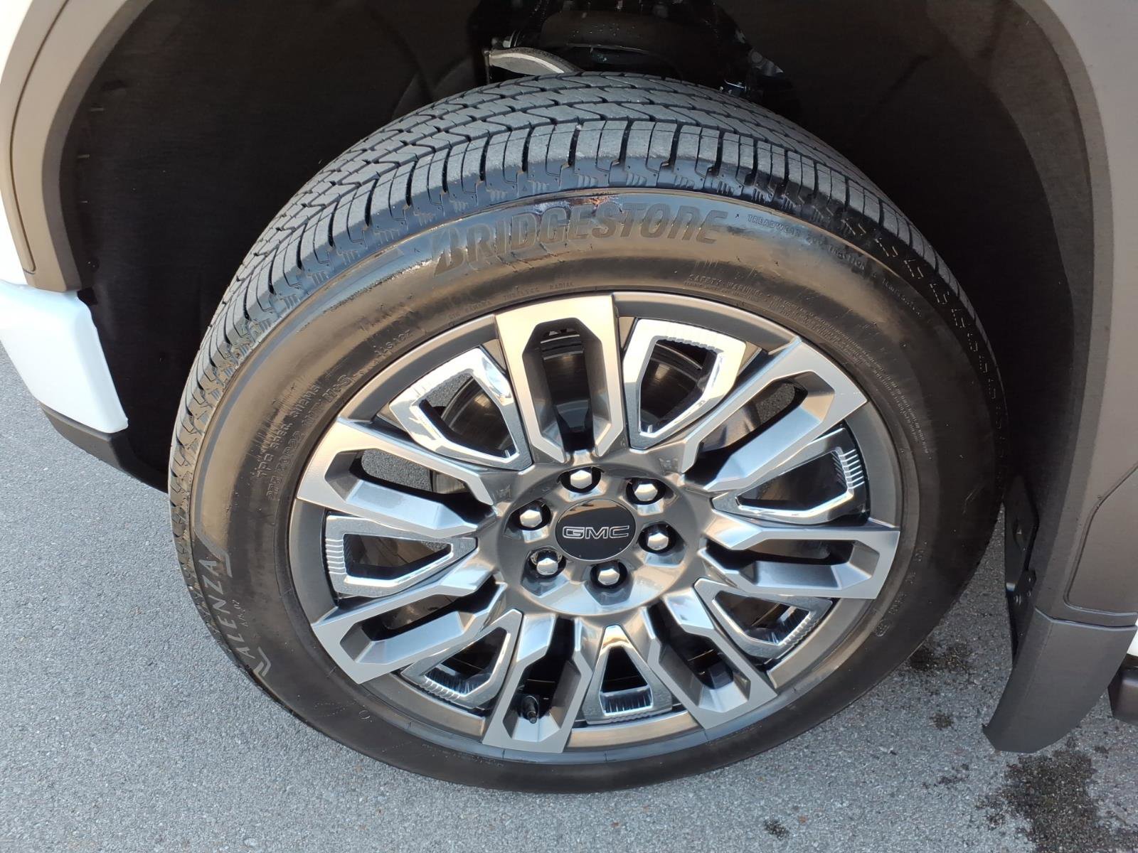 Used 2026 GMC Sierra 1500 Denali Ultimate image 9