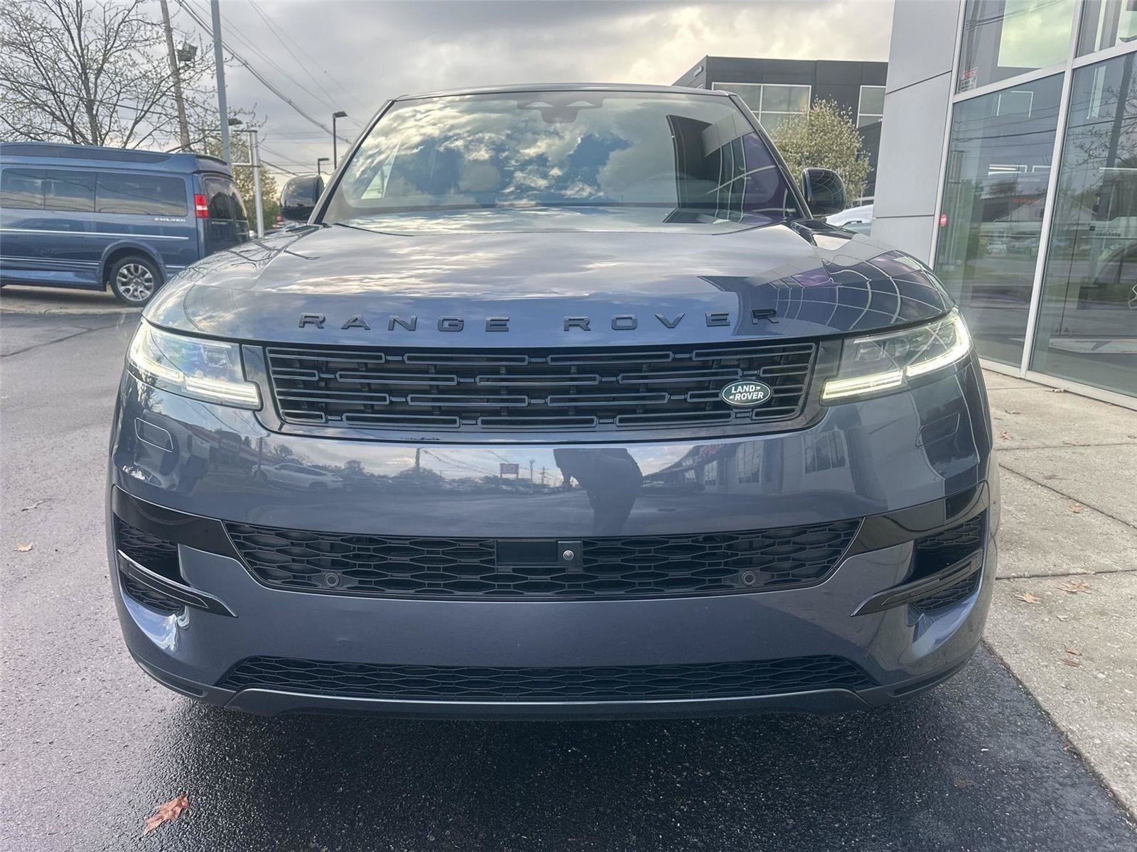 Used 2025 Land Rover Range Rover Sport SE AWD/4WD image 21