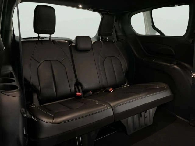 Used 2025 Chrysler Pacifica Select FWD image 69