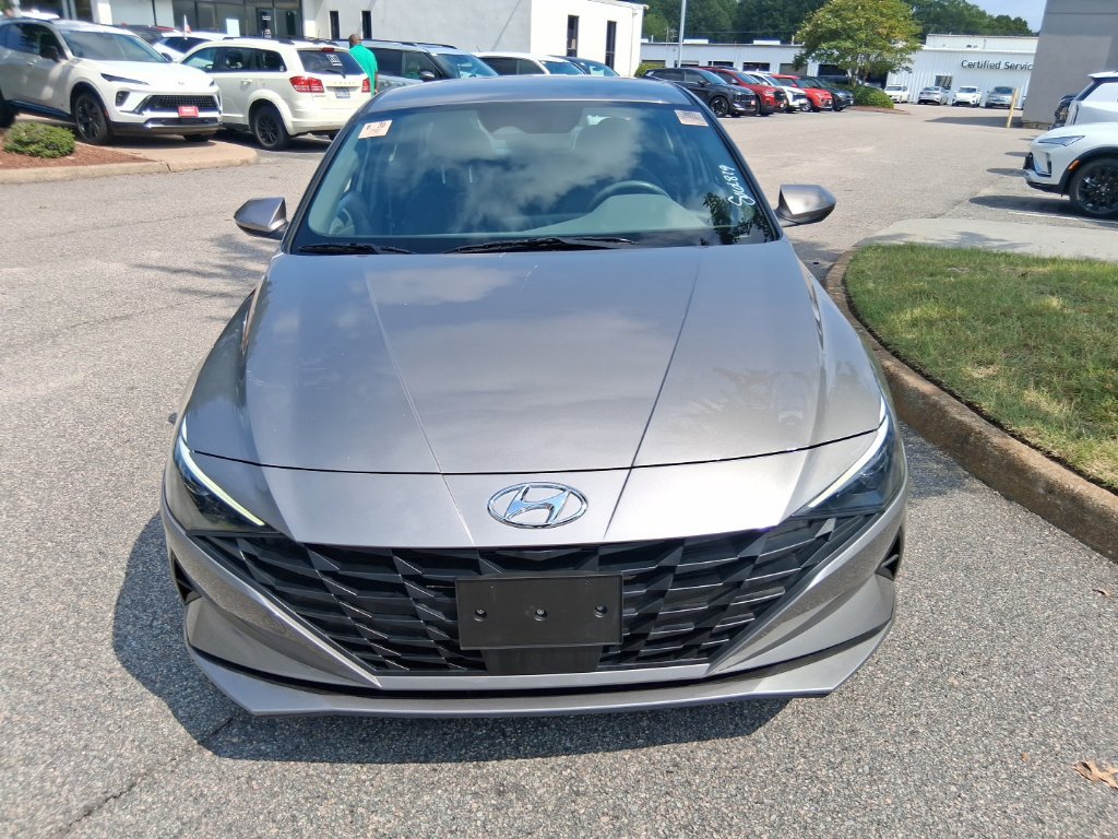 Used 2023 Hyundai Elantra SEL w/ Convenience Package FWD image 3