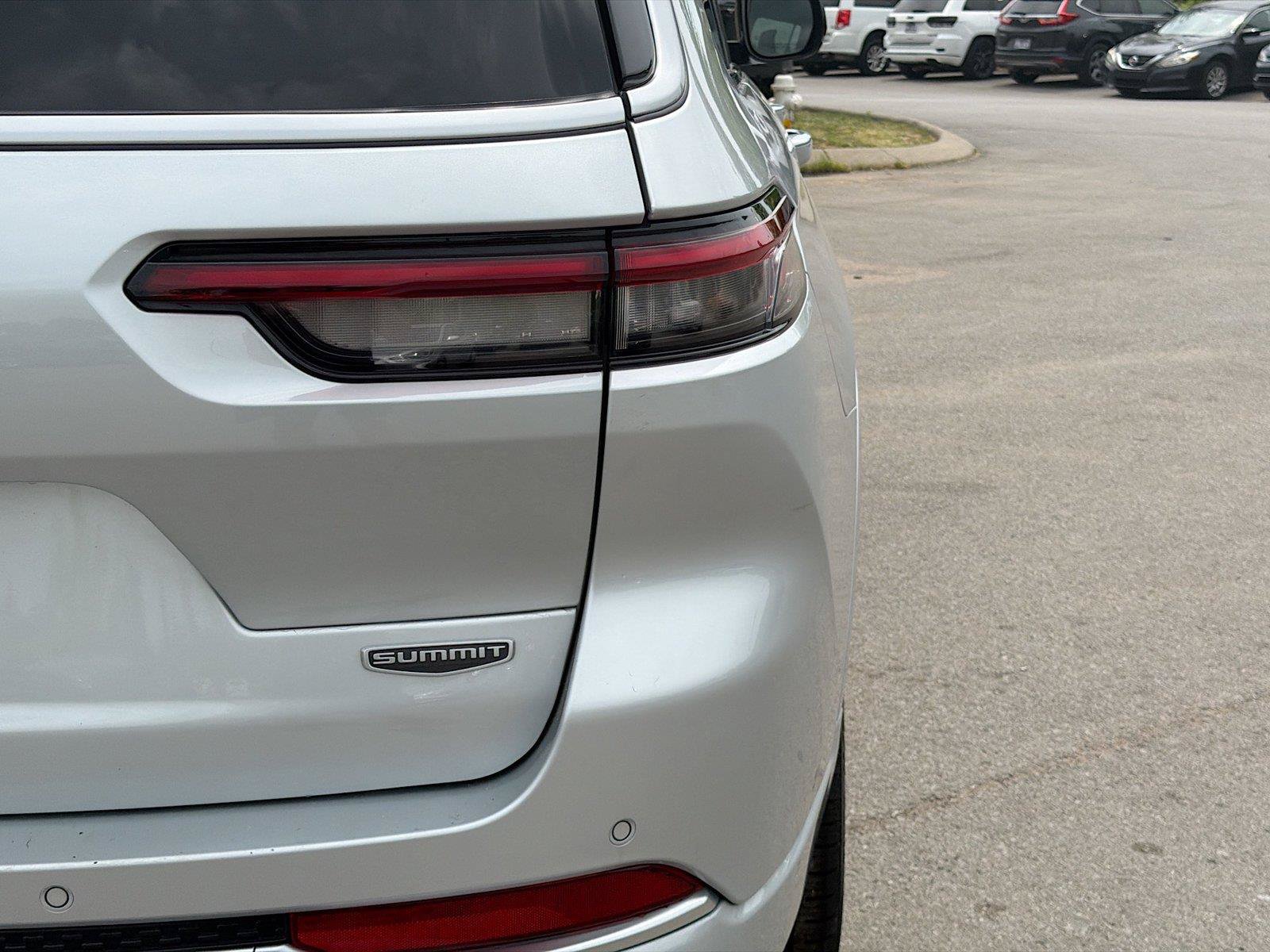 Used 2023 Jeep Grand Cherokee L Summit w/ Advanced Protech Group IV AWD/4WD image 11