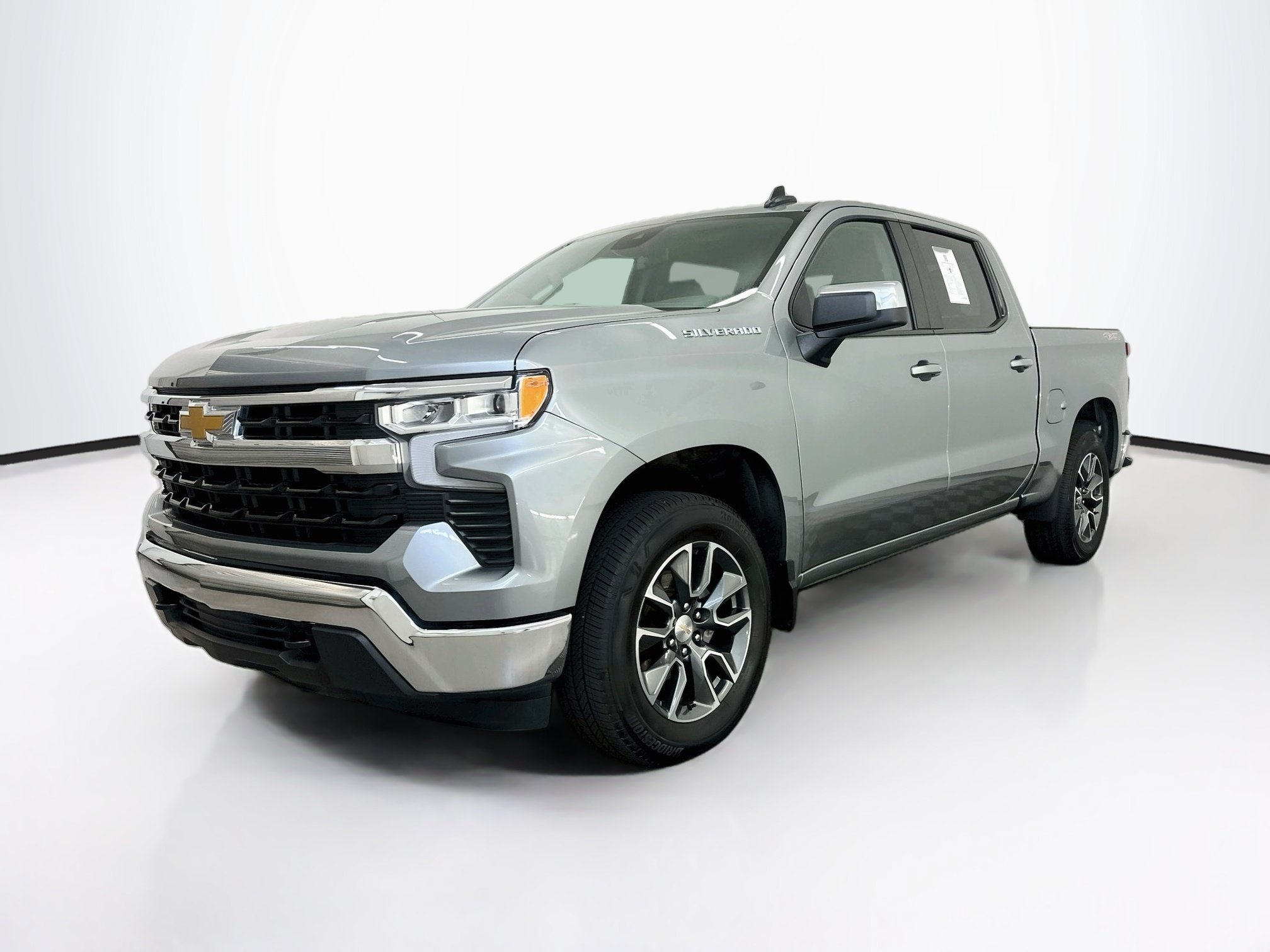 Used 2024 Chevrolet Silverado 1500 LT AWD/4WD image 3