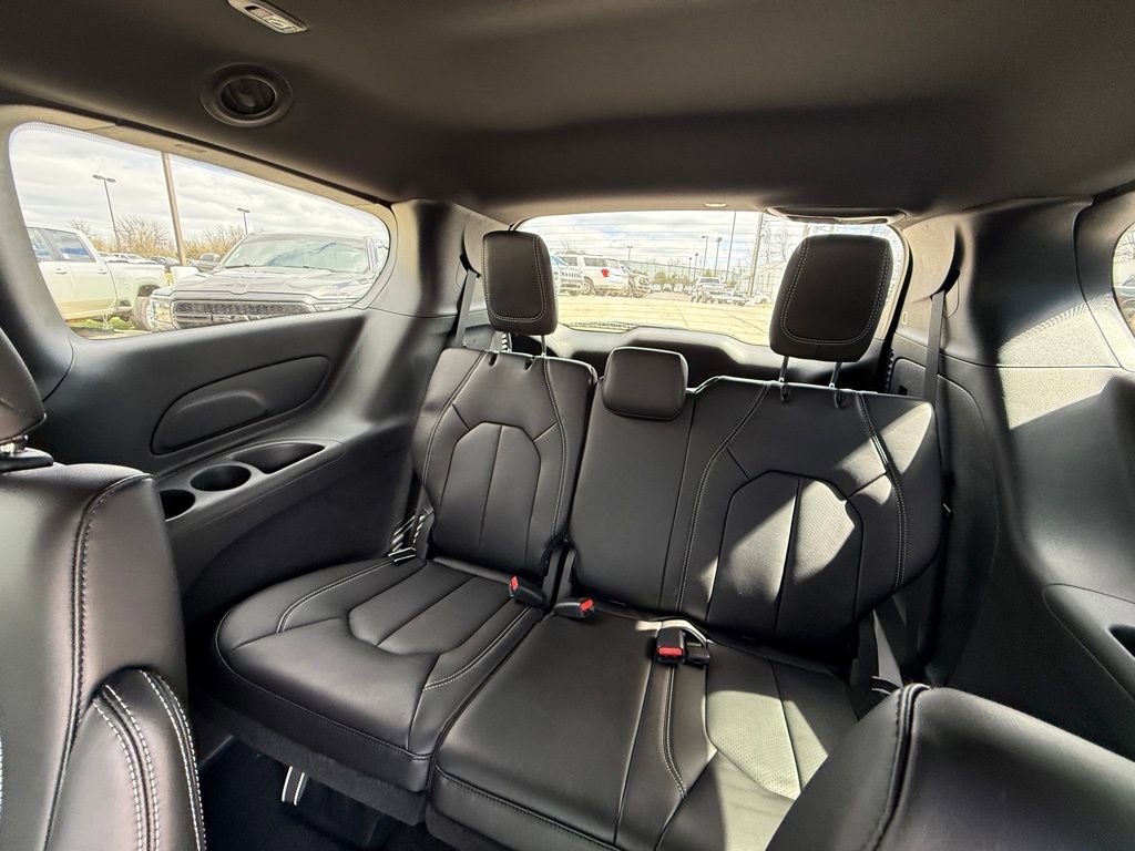 New 2026 Chrysler Pacifica Select FWD image 26