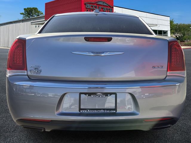 Used 2018 Chrysler 300 Limited image 4
