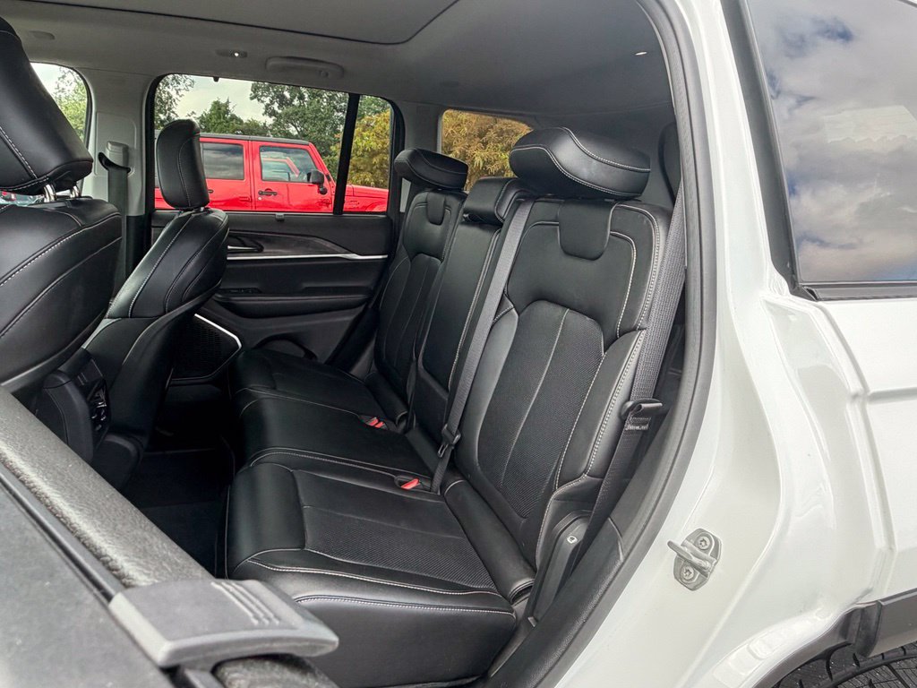 Used 2022 Jeep Grand Cherokee Limited 4xe w/ Luxury Tech Group II AWD/4WD image 44