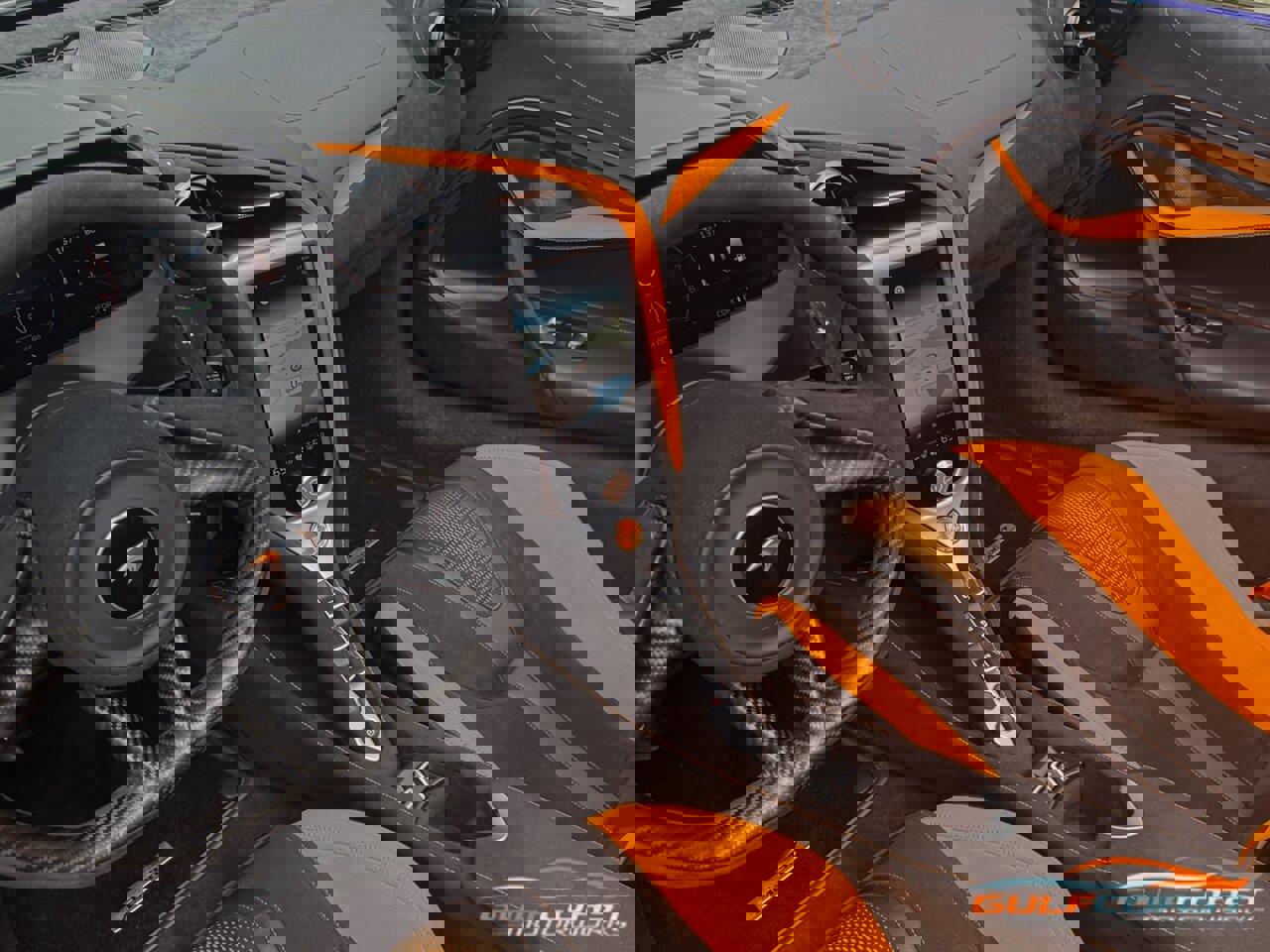 Used 2025 McLaren 750S Spider image 17