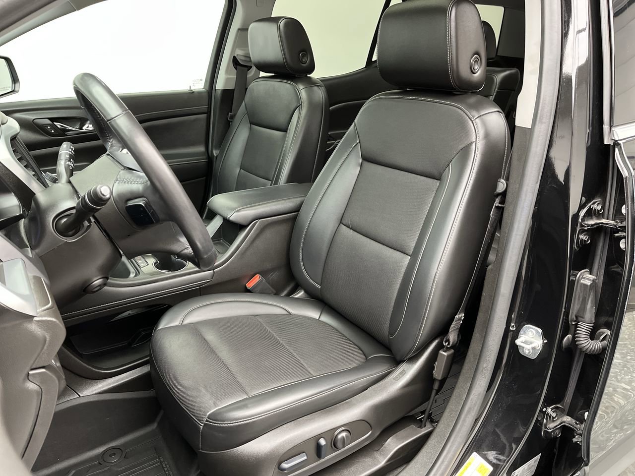 Certified 2022 GMC Acadia SLT w/ Preferred Package image 10