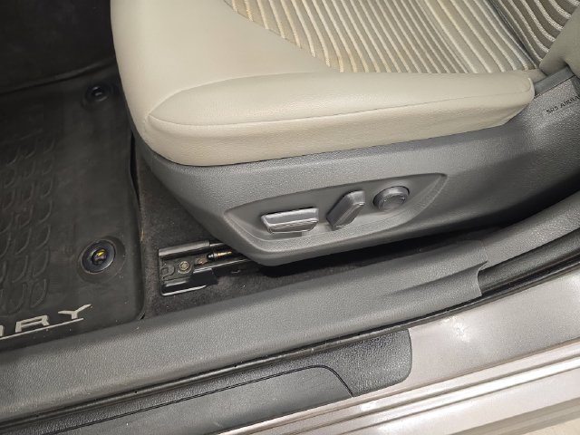 Used 2020 Toyota Camry SE FWD image 30
