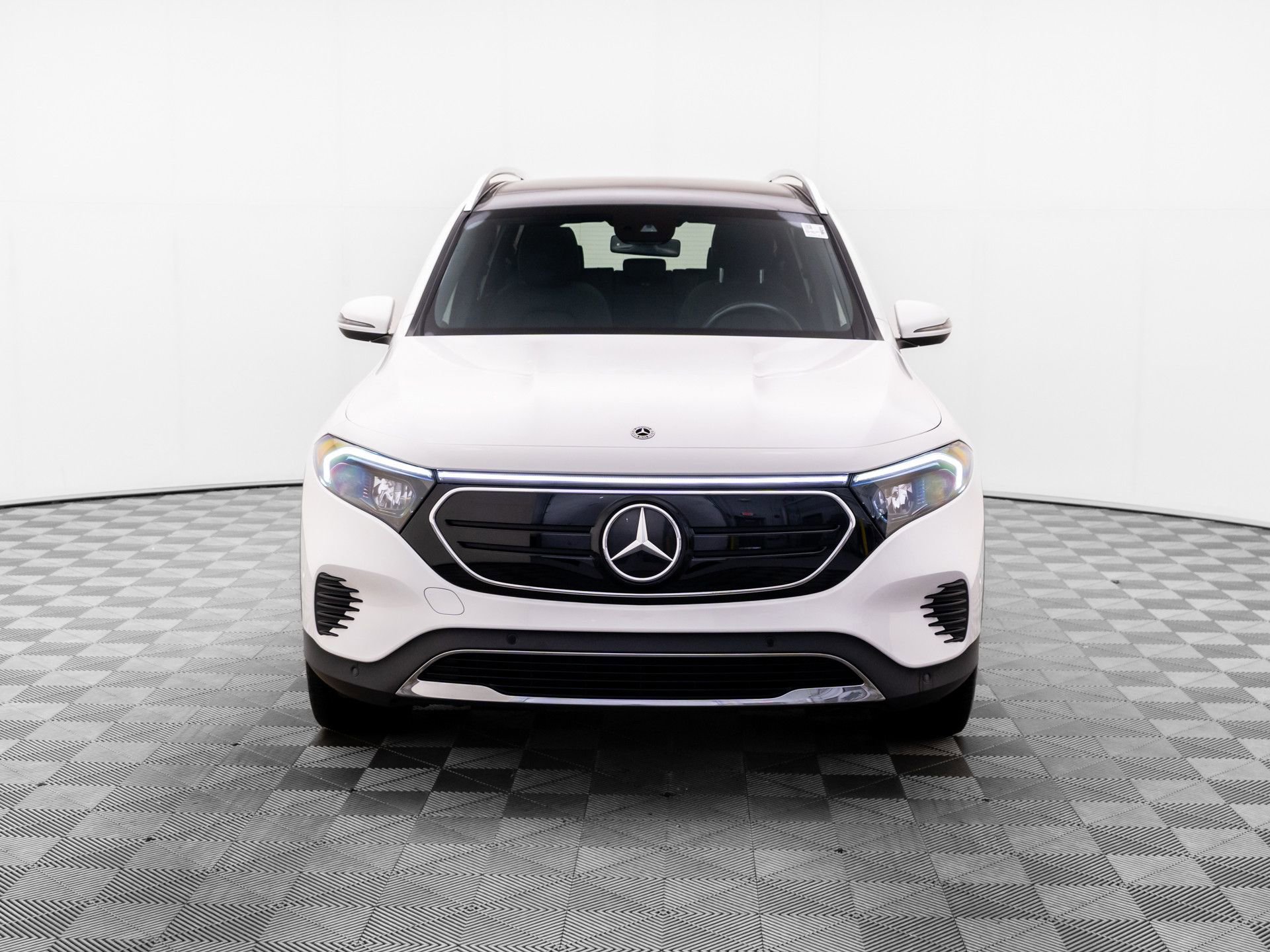 Used 2023 Mercedes-Benz EQB 300 4MATIC image 8