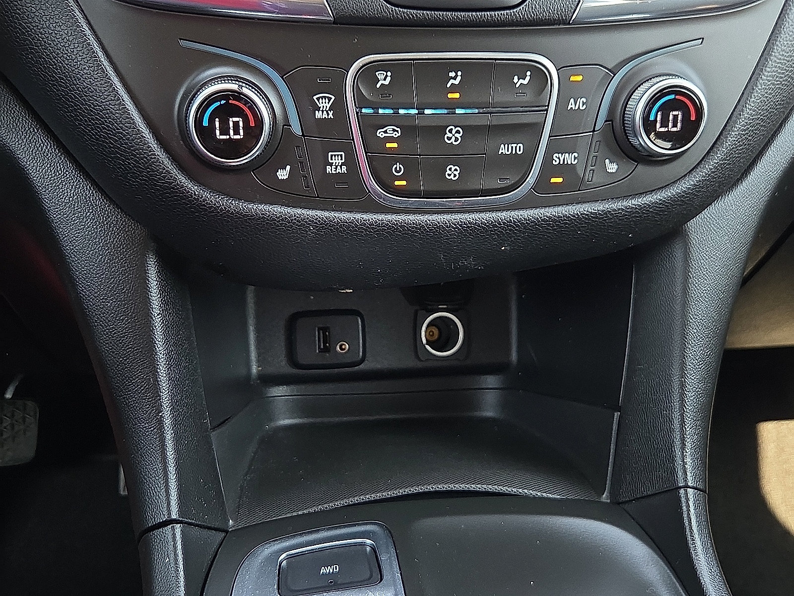 Certified 2018 Chevrolet Equinox LT AWD/4WD image 17