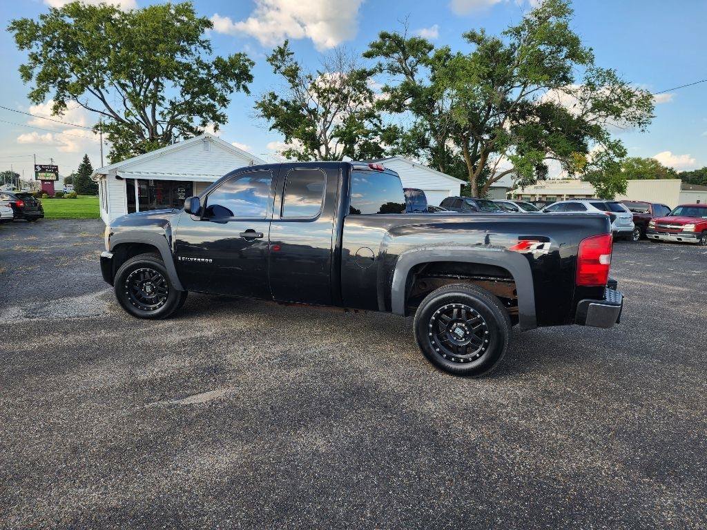Used 2007 Chevrolet Silverado 1500 LT w/ 1LT Convenience Package AWD/4WD image 8