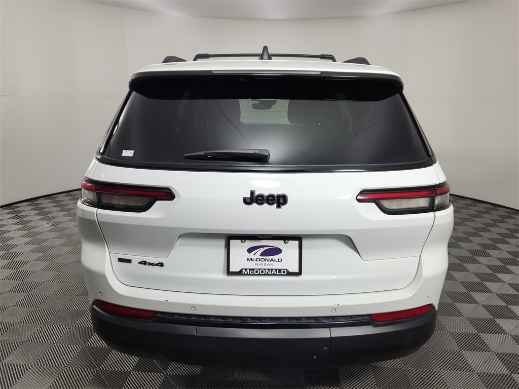 Used 2023 Jeep Grand Cherokee L Laredo image 4
