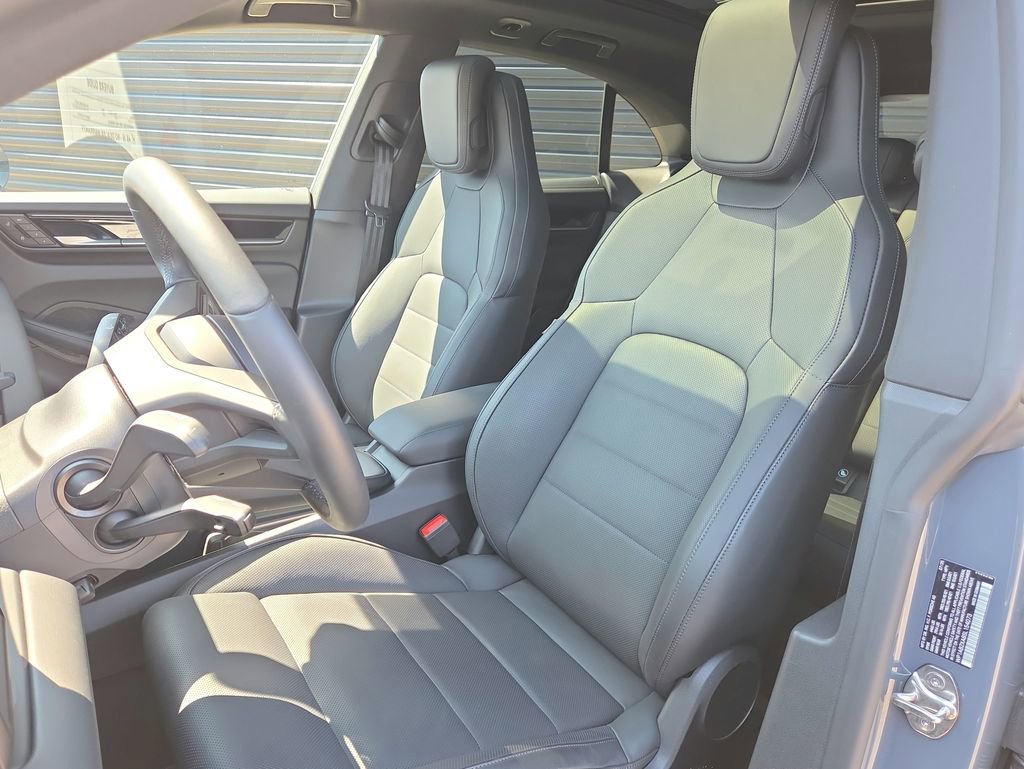 Certified 2025 Porsche Macan 4S Electric image 5