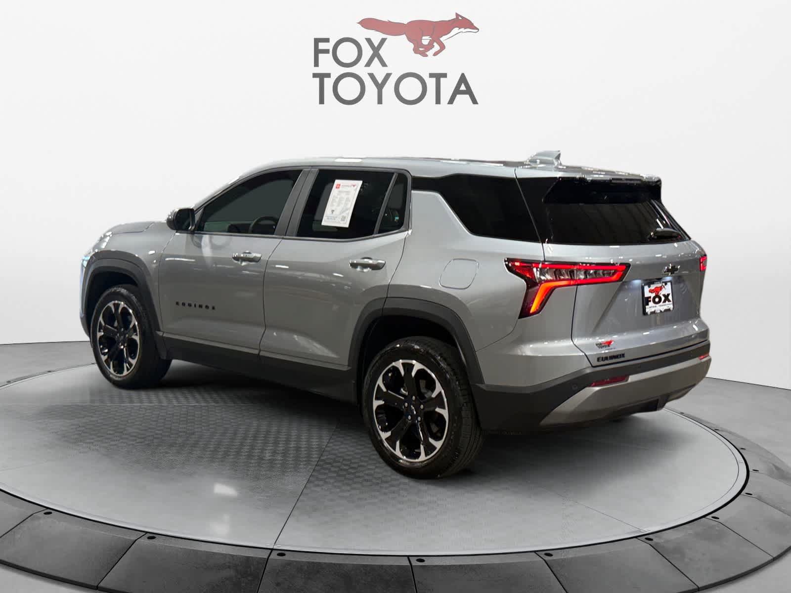Used 2025 Chevrolet Equinox LT FWD image 3