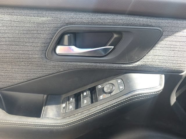 Used 2023 Nissan Rogue SV AWD/4WD image 14
